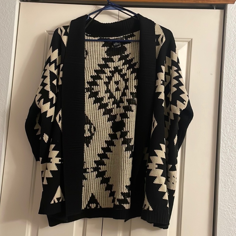 Womens BCBGMaxazria 3/4" Sleeve Aztec Chunky Knit Cardigan. Size S/M